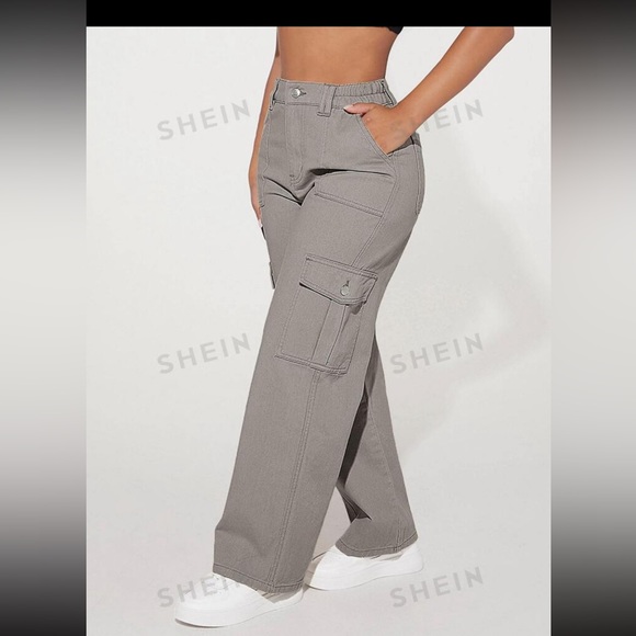 SHEIN PETITE High Waist Flap Pocket
Cargo Jeans
Color: Grey - Picture 1 of 11